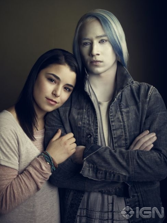 Christie McCawley (Nicole Munoz) and Alak Tarr (Jesse Rath) - Defiance