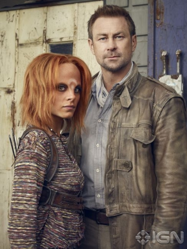 Irisa (Stephanie Leonidas) and her adoptive human father, Joshua (Grant Bowler) - Defiance