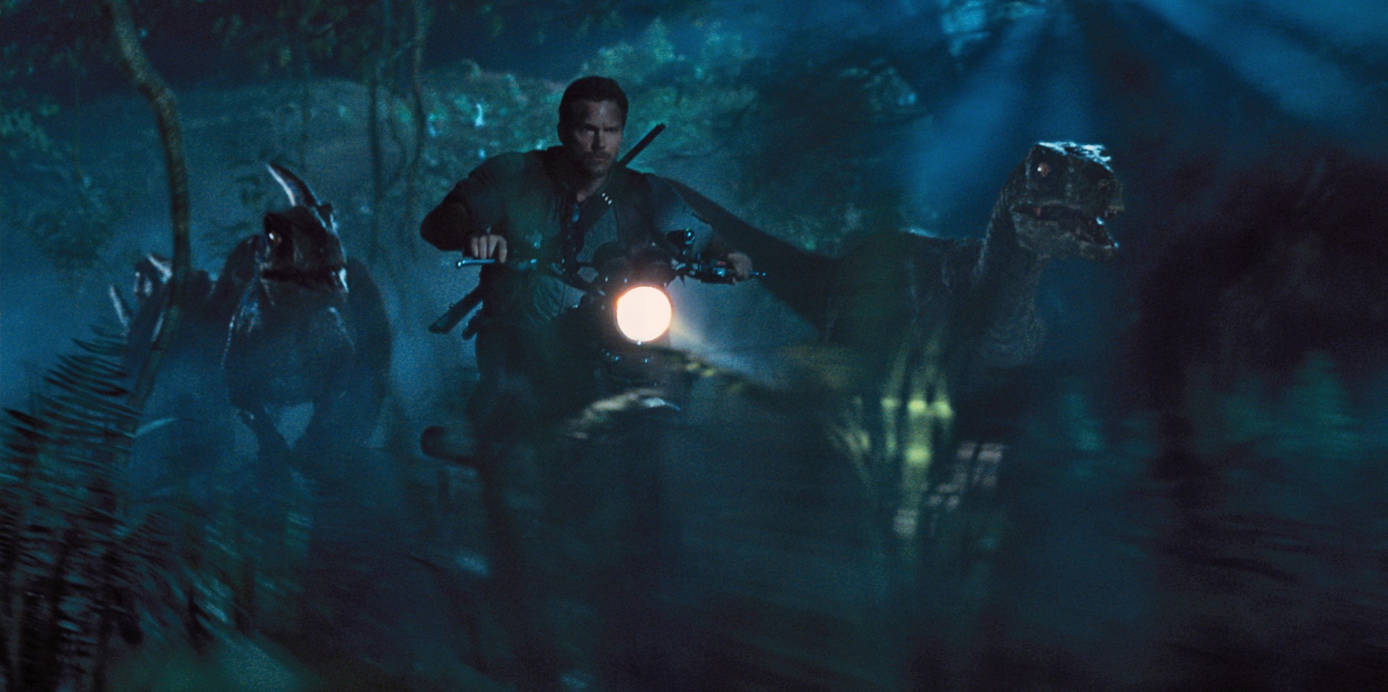 Raptors chasing Chris Pratt - Jurassic World