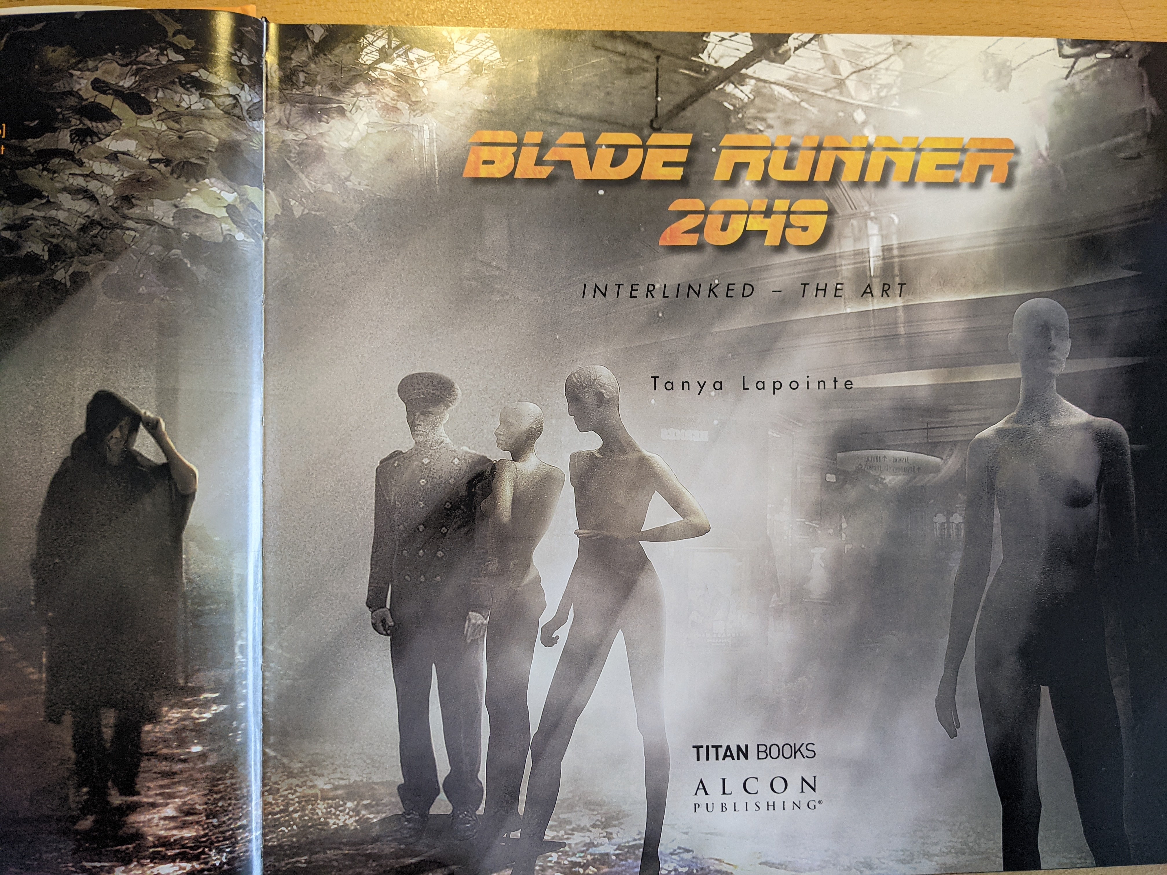 Blade-Runner-Interlinked-The-Art-inside-cover