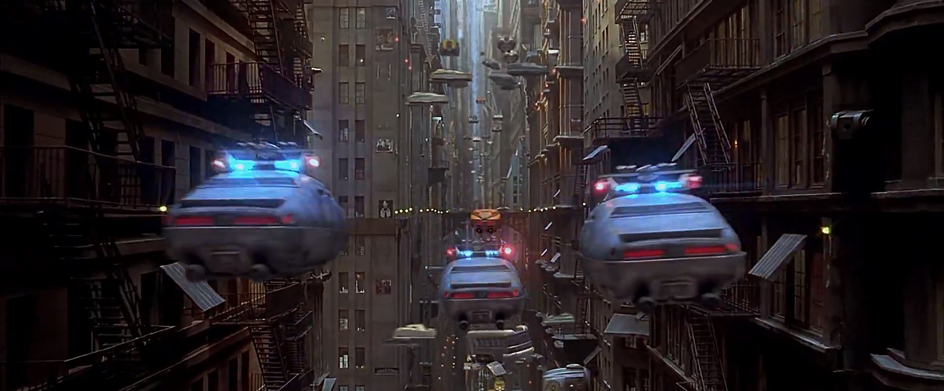 Police chasing Korben Dallas - The Fifth Element