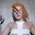 Leeloo confronted by the police - The Fifth Element