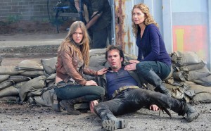 Revolution - Billy Burke, Elizabeth Mitchell and Tracy Spiridakos