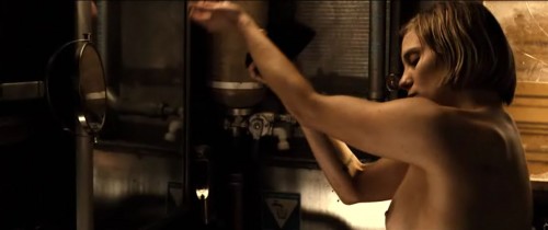 Dahl topless (katee Sackhoff) riddick