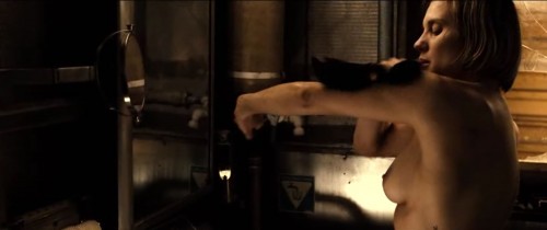 Katee Sackhoff topless sideboob in Riddick