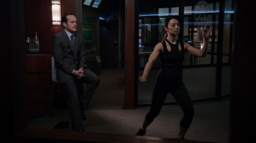 Melinda May (Ming na Wen) exercising with Coulson watching - Agents of SHIELD