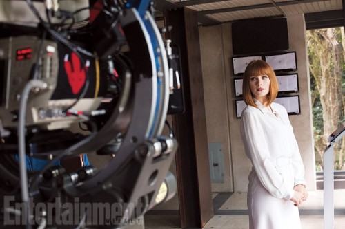 Jurassic World set picture - Bryce Dallas Howard