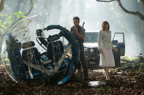 Owen and Claire find the destroyed gyrosphere - Jurassic World Review