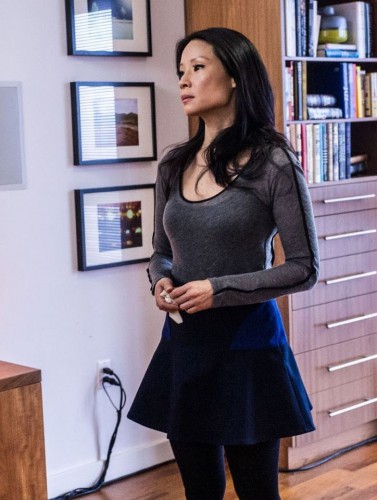 Fashion of elementary - Lucy Liu in blue mini skirt